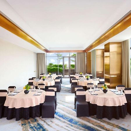 Novotel New Delhi City Centre Экстерьер фото