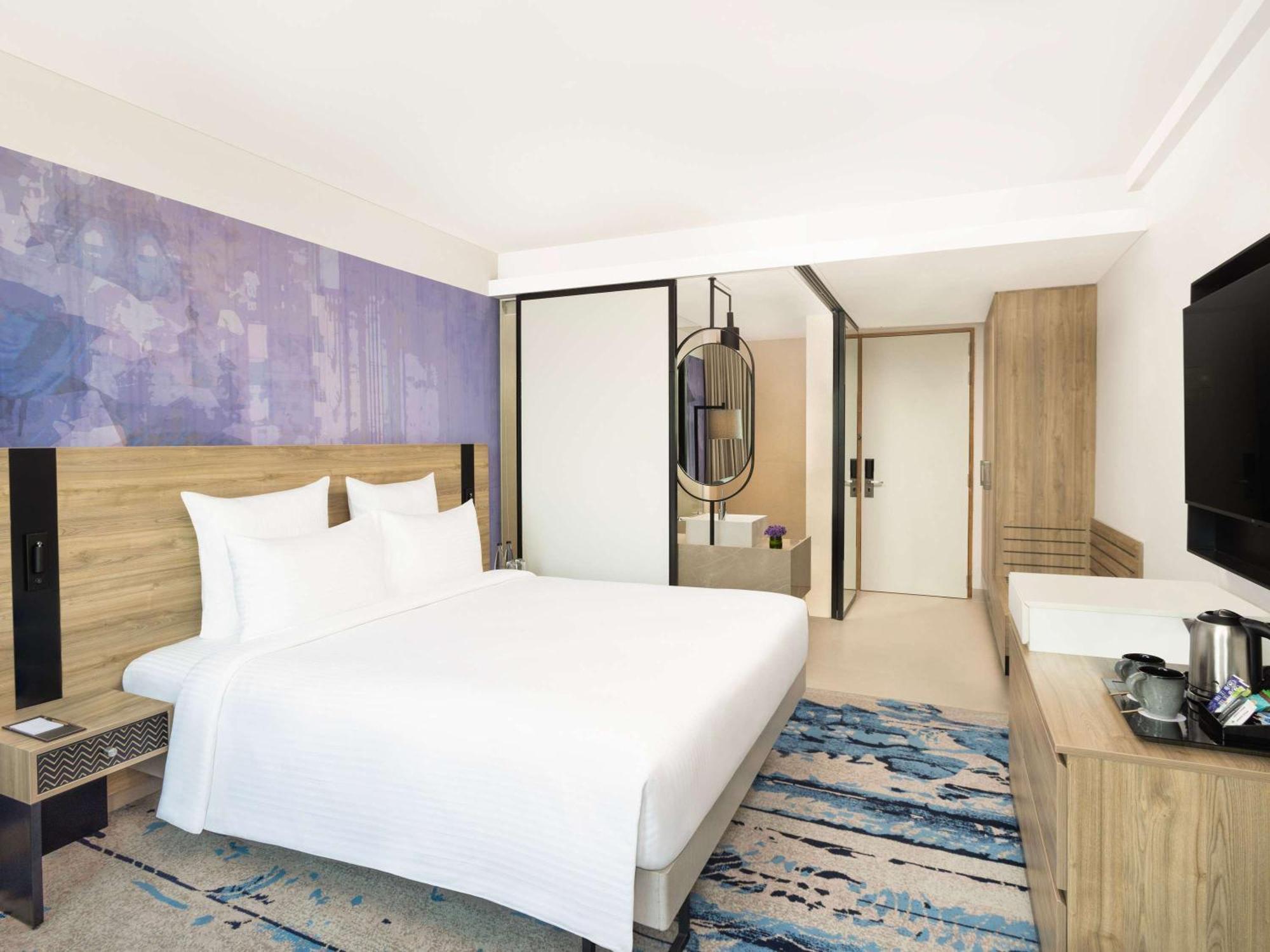 Novotel New Delhi City Centre Экстерьер фото