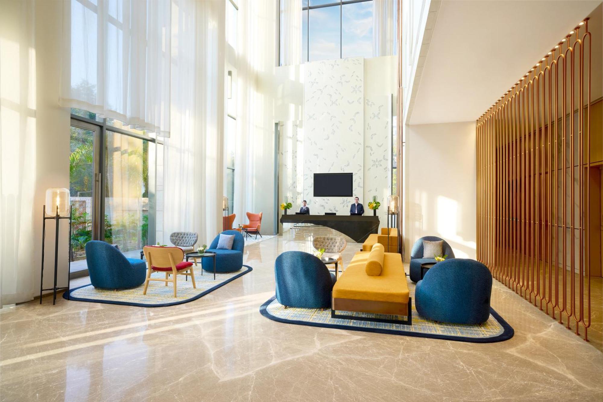 Novotel New Delhi City Centre Экстерьер фото