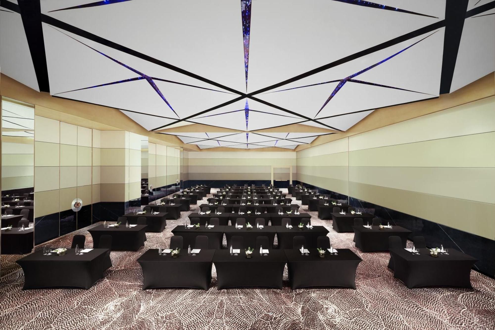 Novotel New Delhi City Centre Экстерьер фото