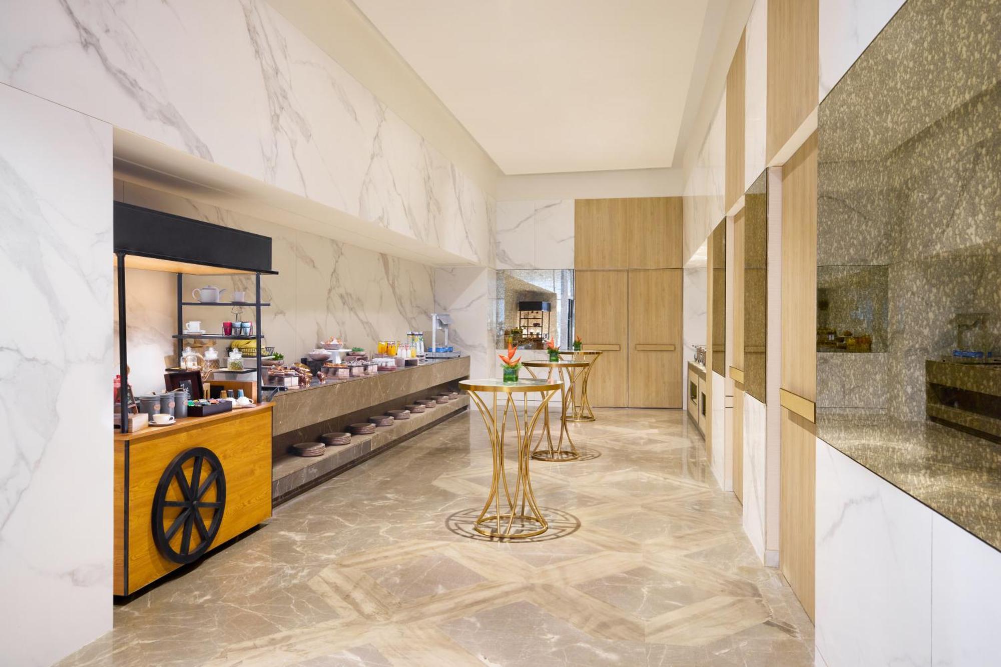 Novotel New Delhi City Centre Экстерьер фото