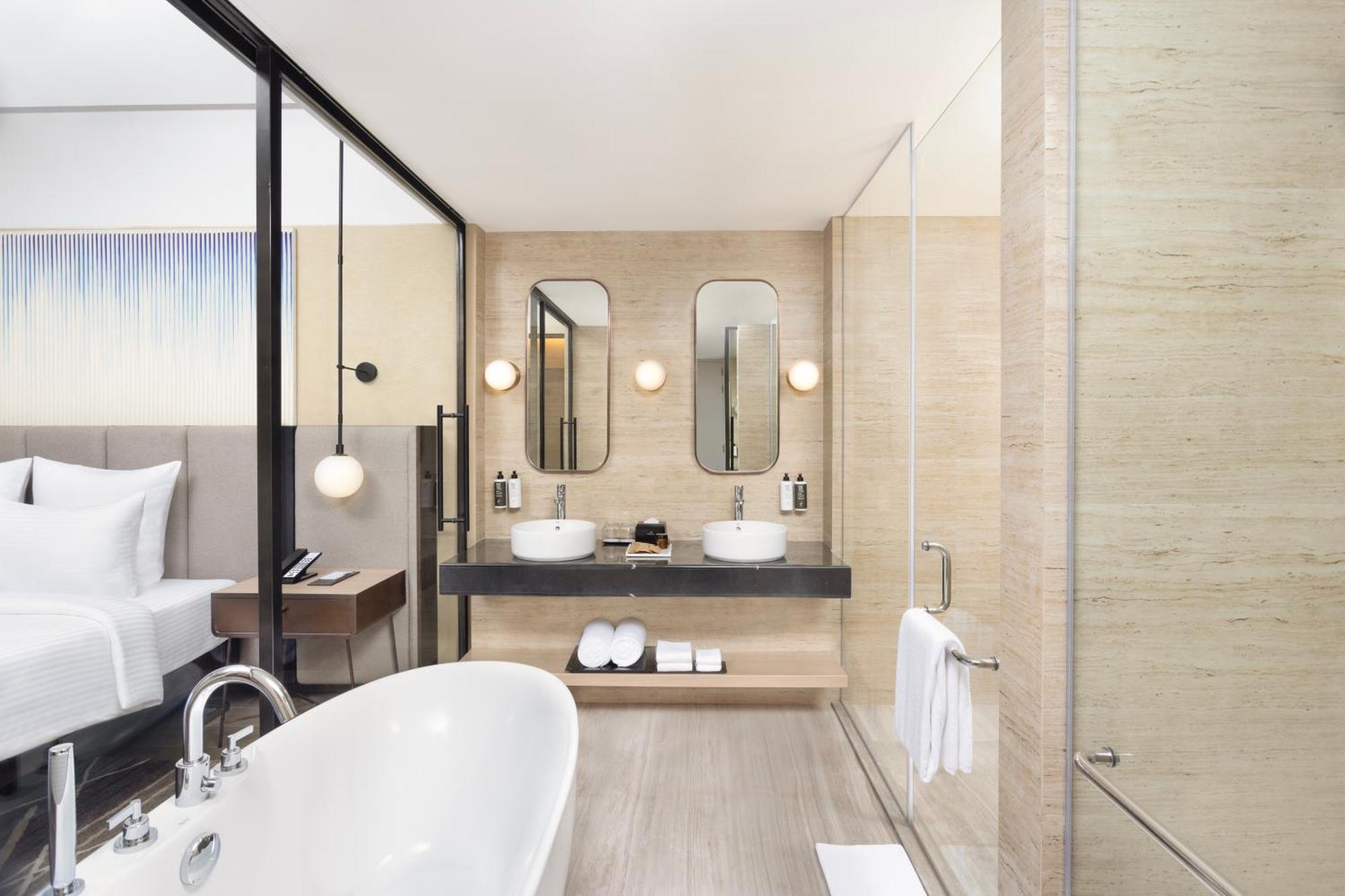 Novotel New Delhi City Centre Экстерьер фото