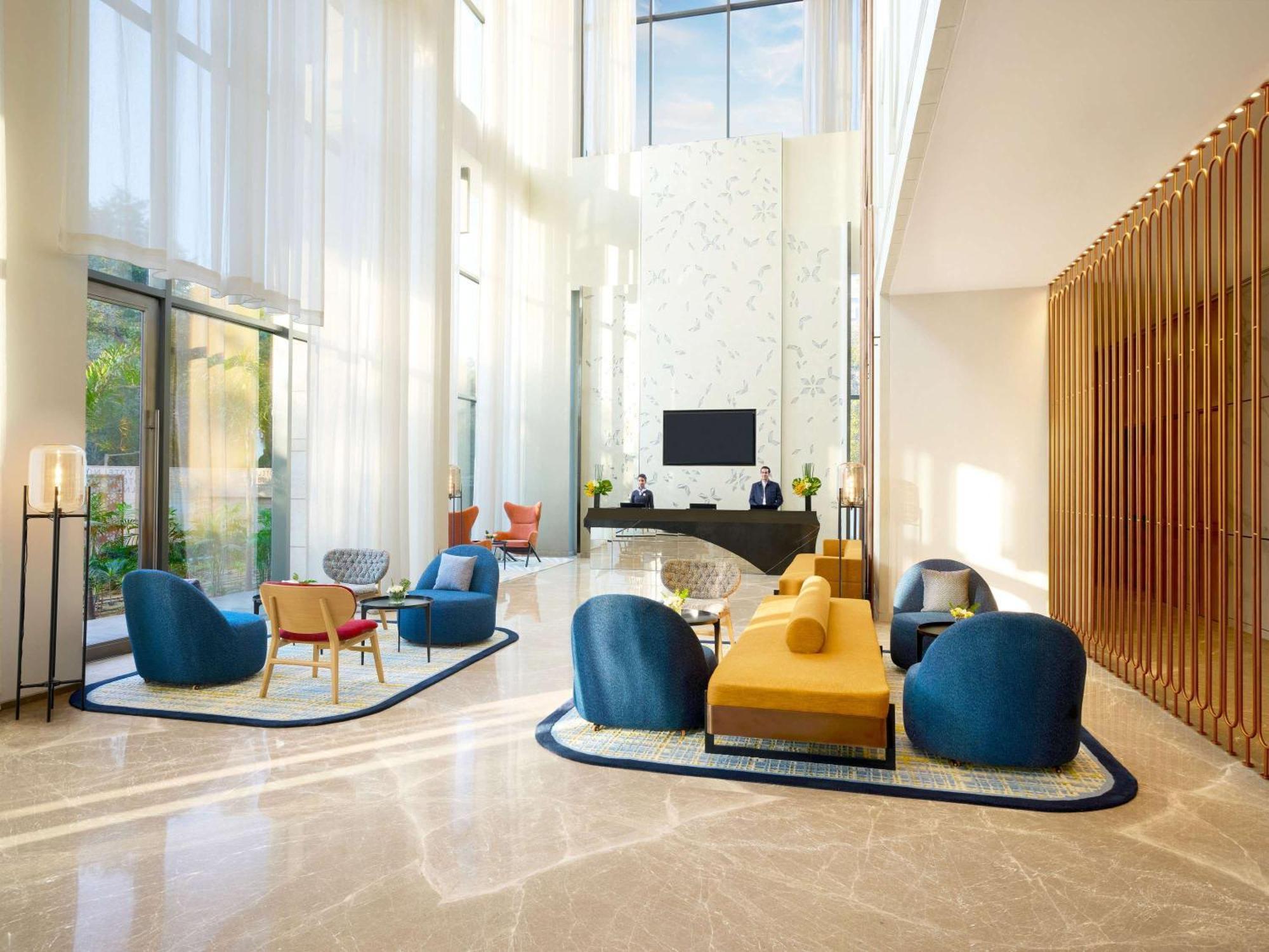 Novotel New Delhi City Centre Экстерьер фото