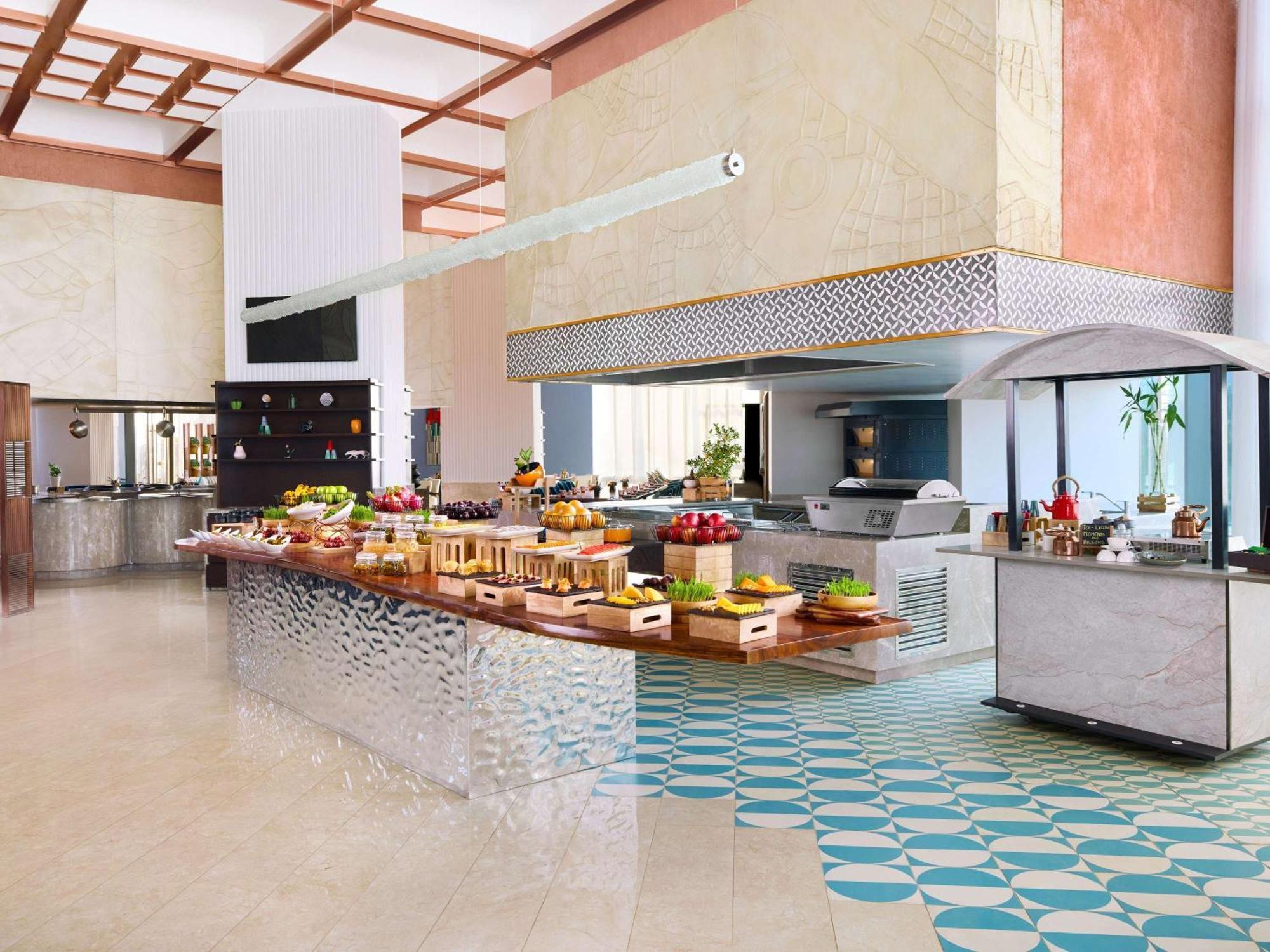 Novotel New Delhi City Centre Экстерьер фото