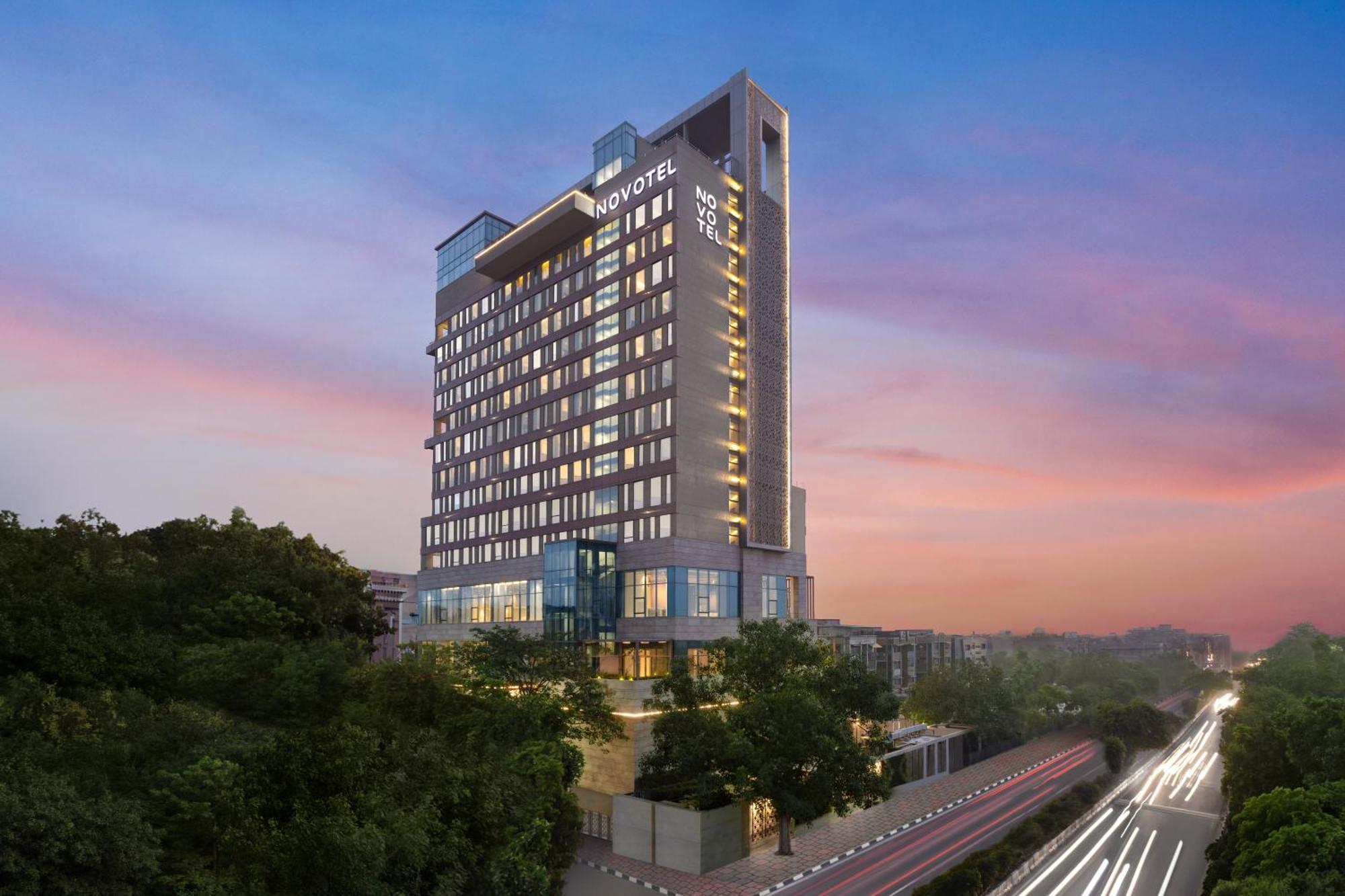 Novotel New Delhi City Centre Экстерьер фото