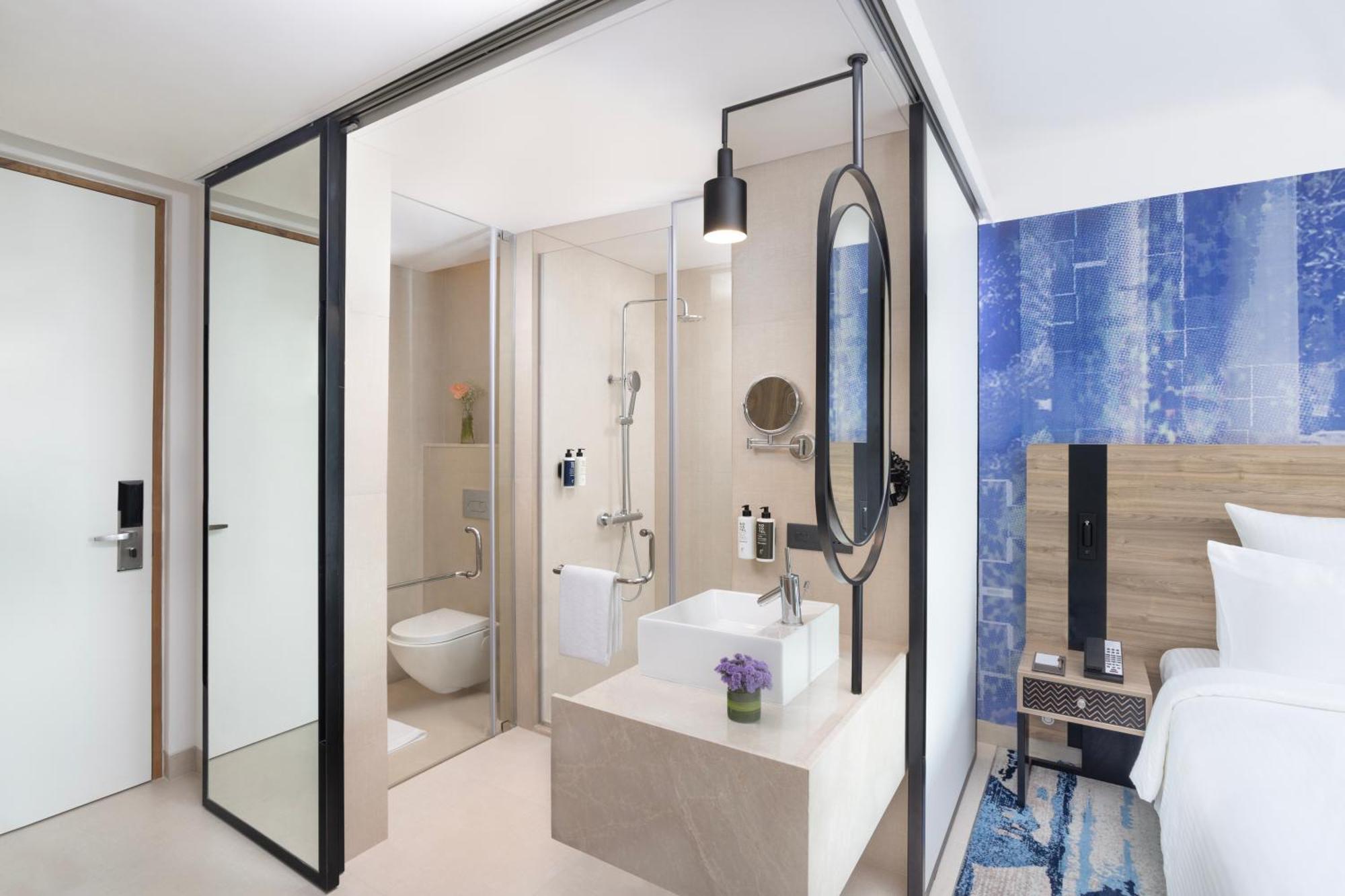 Novotel New Delhi City Centre Экстерьер фото