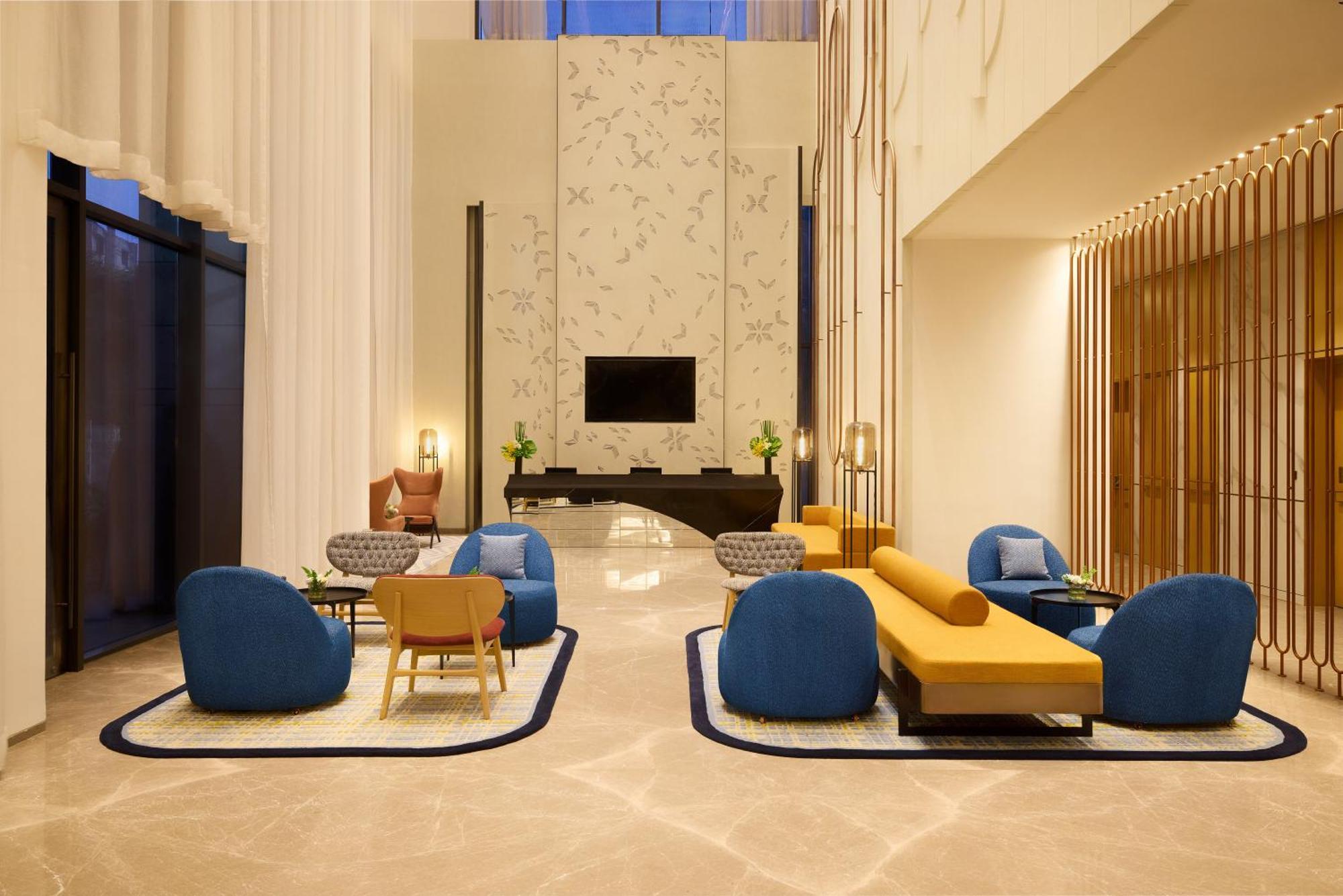 Novotel New Delhi City Centre Экстерьер фото