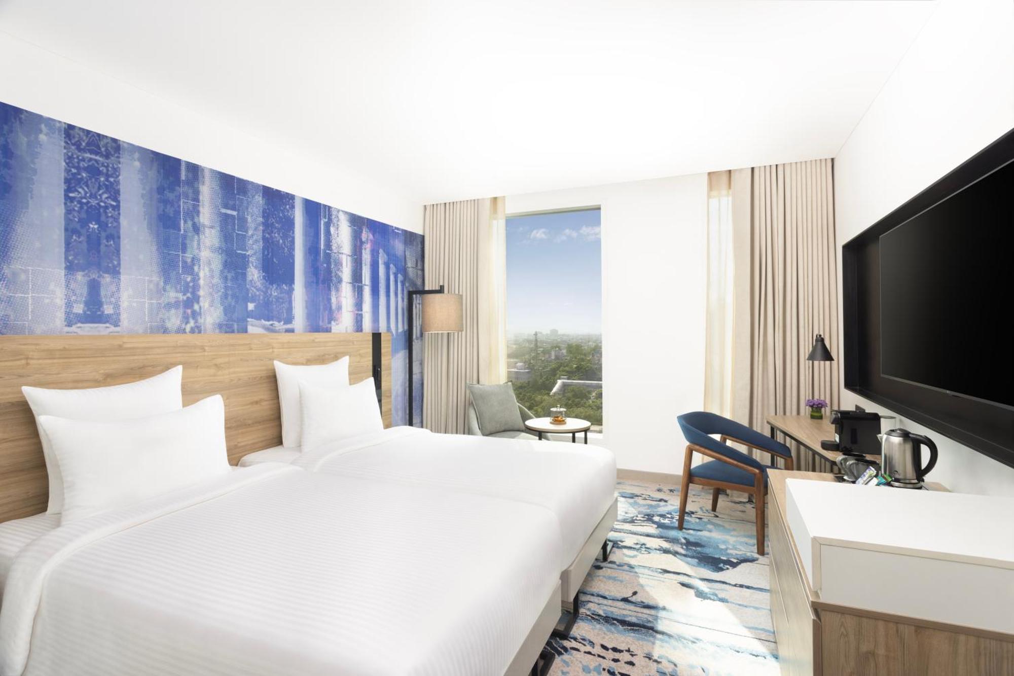 Novotel New Delhi City Centre Экстерьер фото